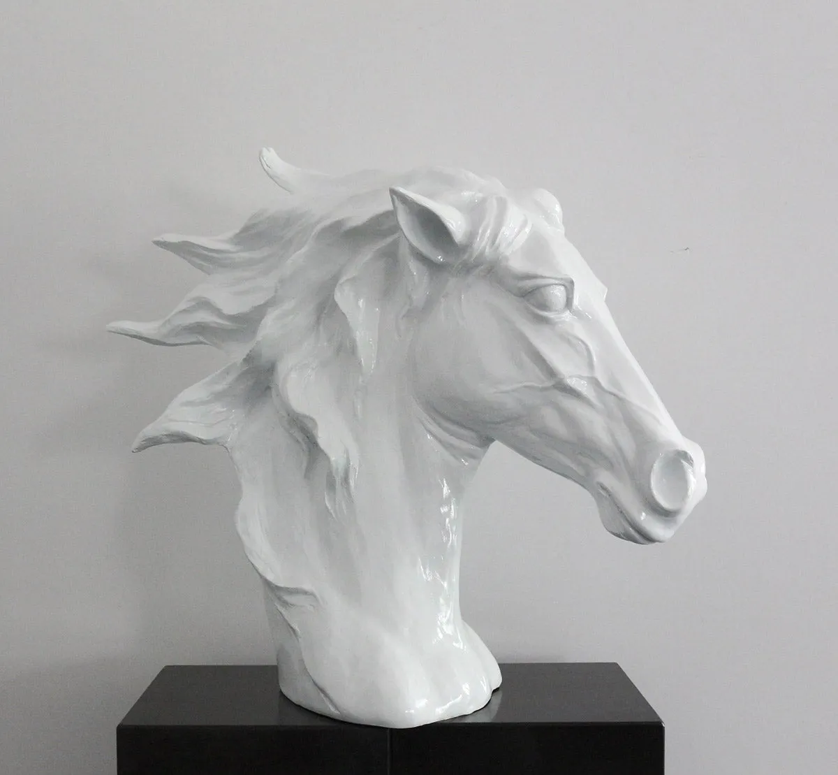 11" White Polyresin Horse Head Sculpture By Homeroots