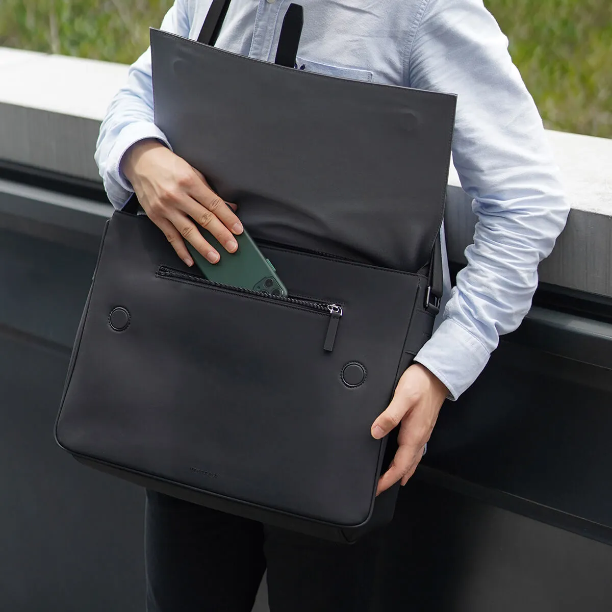 Helix Waterproof Laptop Messenger