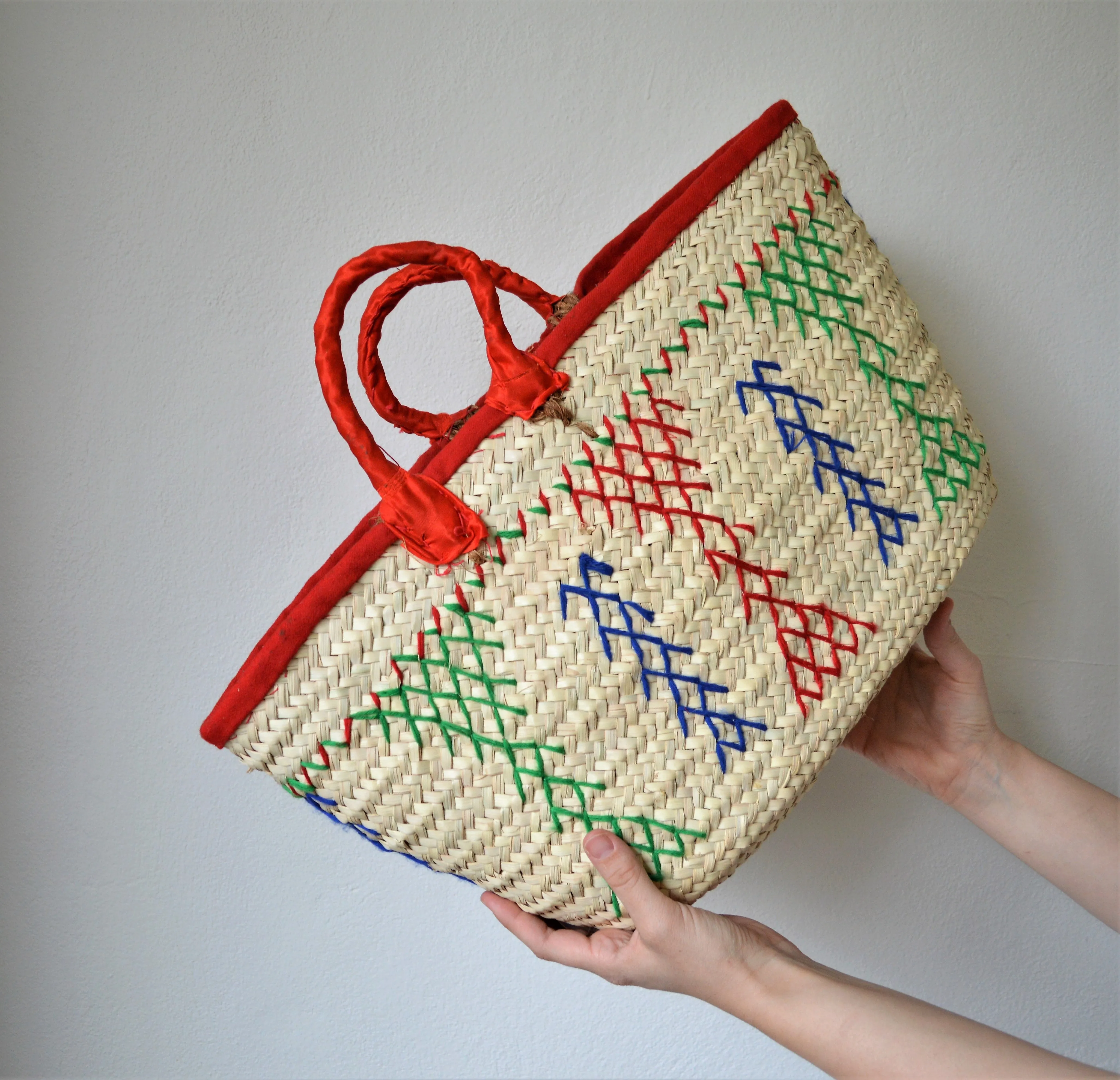 Rectangle basket bag with traditional decoration