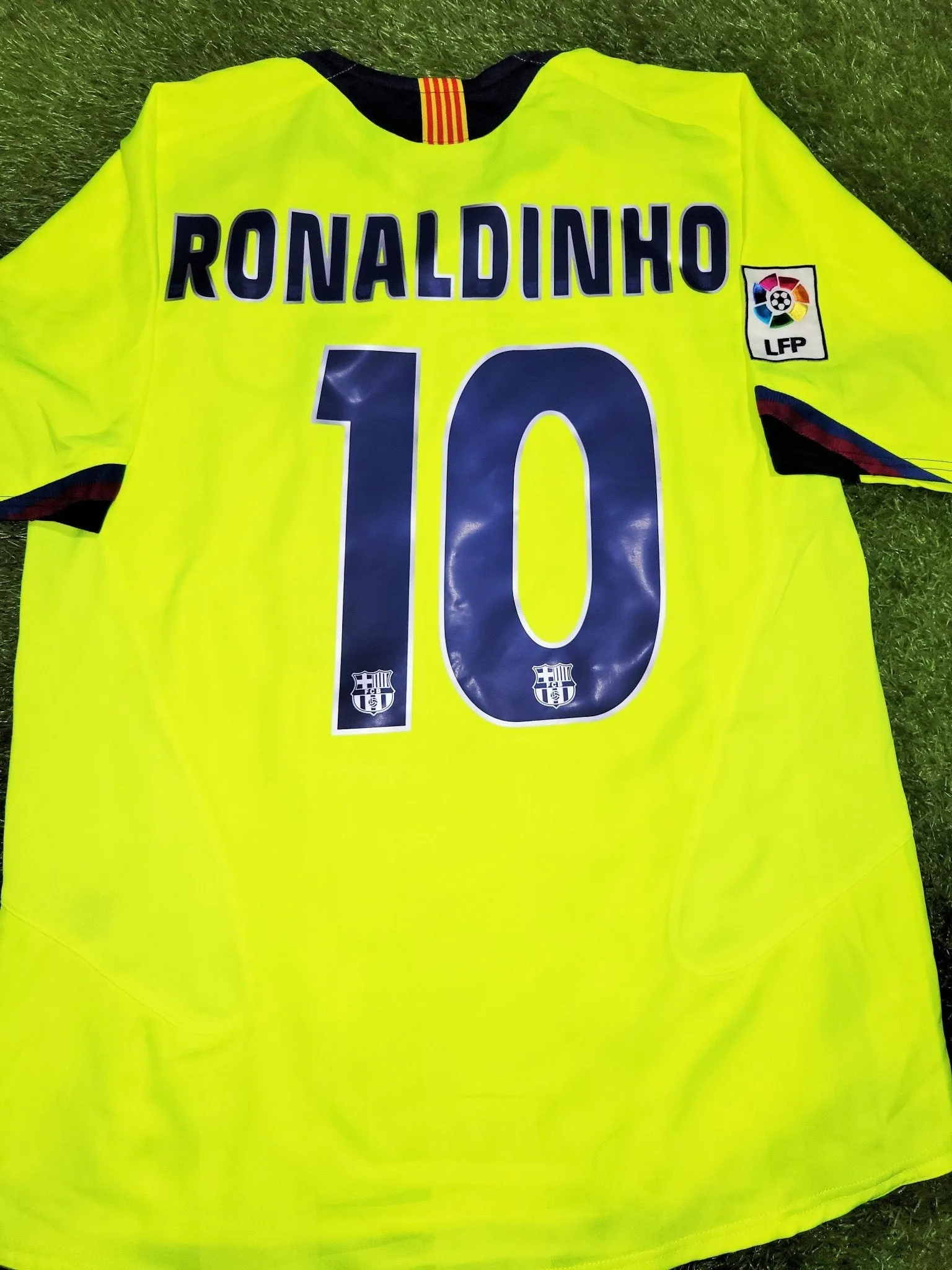 Ronaldinho Barcelona 2005 2006 Away Soccer Jersey Shirt M SKU# S6DHA 195971