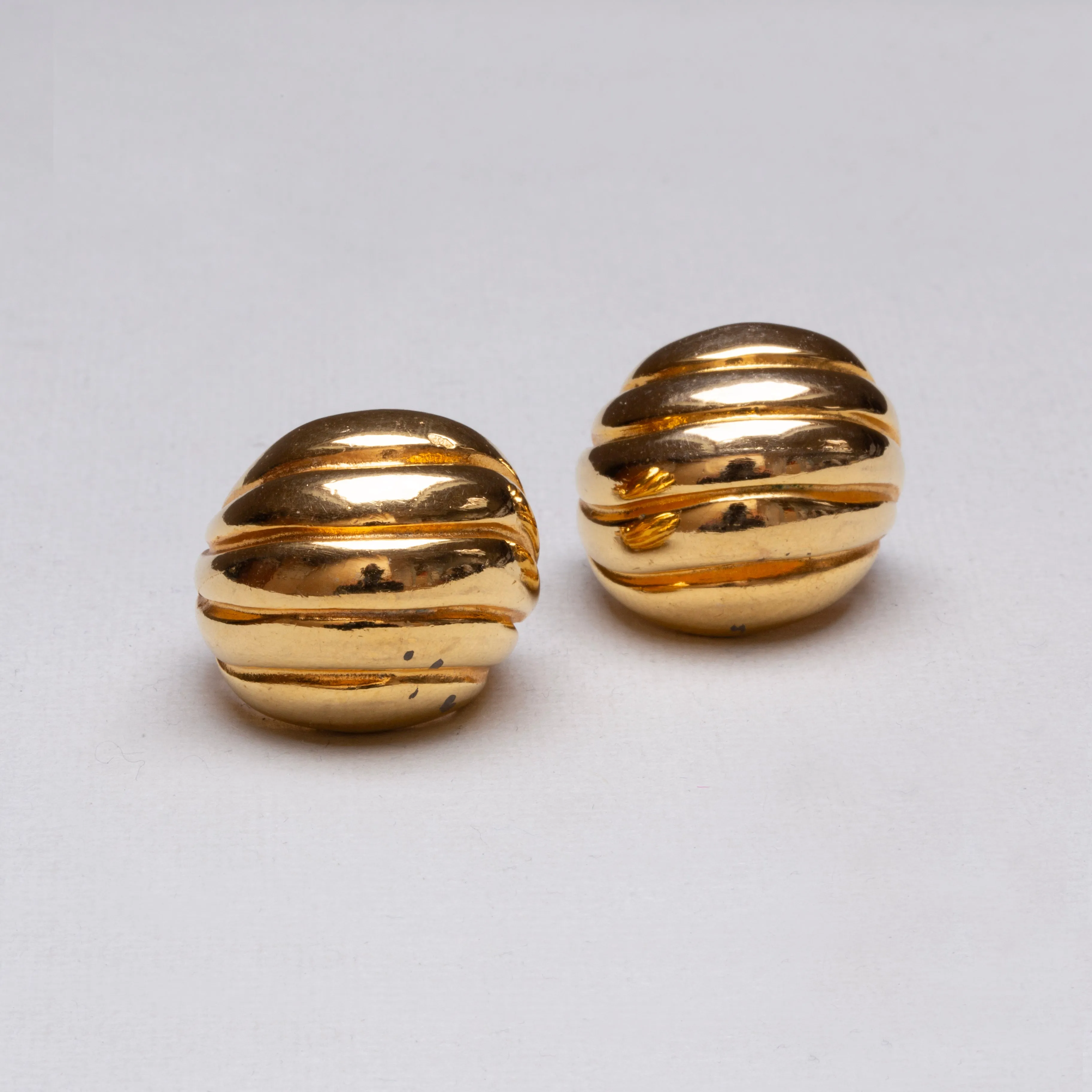 Vintage Gold Ridged Clip-on Earrings